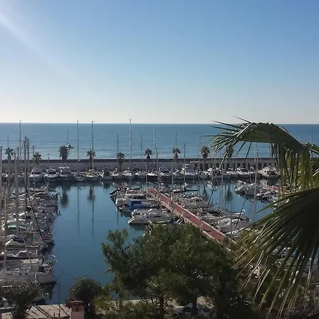 Сasa de vacaciones Stunning Sea Views Over Marina With Swimming Pool